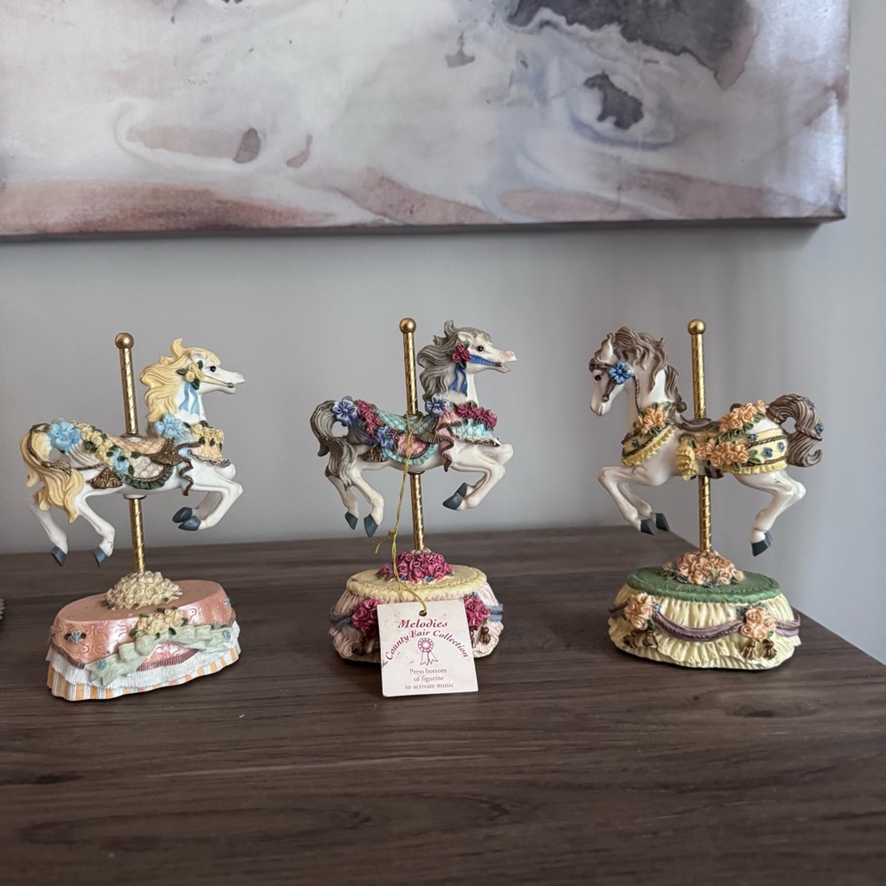 Heritage House Melodies Collection Figurine